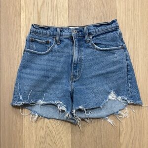 Abercrombie 4” Mom Short